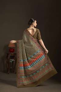 Sari prêt-à-porter de créateur avec chemisier cousu, en crêpe de soie à imprimé numérique fleuri, sari indien en gros en ligne - Product Image 2