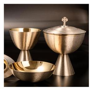 Ciborio y Cáliz de Latón con Diseño de Cepillo, Cáliz Liso Hecho a Mano con Latón de Alta Calidad, Regalo Religioso - Product Image 1