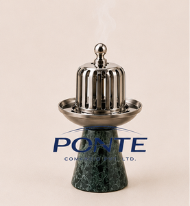 Brûleur d'encens de luxe en marbre vert avec couvercle métallique, support à Bakhoor en pierre artisanal et diffuseur d'arômes pour parfumer la maison - Product Image 1