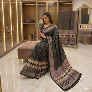 Magnifique Saree en Soie Chinon de Qualité Supérieure avec Broderie Miroir et Paillettes, Blouse de Créateur Imprimée, Idéal pour Fêtes, Mariages, Été, Vente en Gros Gratuite, Style Royal - Product Image 4