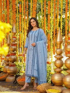 CETTE SAISON DE MARIAGES, DÉCOUVREZ NOTRE COMPLET PANTALON ET HAUT BRODÉ SOIGNEUSEMENT CONÇU PAR DES DESIGNERS, AVEC DUPATTA - Product Image 6