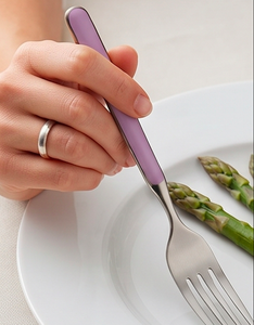 Ensemble de couverts modernes en acier inoxydable avec manche en résine rose, passe au lave-vaisselle, pour mariage et repas. - Product Image 3