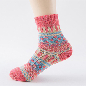 Calcetines Deportivos Casuales de Algodón para Invierno, Diseño Personalizado con Logotipo en el Puño, Ecológicos y Transpirables - Product Image 3