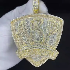 Pendentif de luxe plaqué or blanc Stateme avec accents de diamants, bijoux unisexes pour fêtes hip-hop - Product Image 4