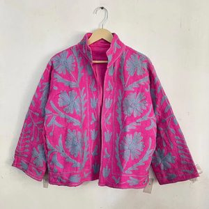 Chaqueta de algodón rosa fuerte para mujer, bordada con motivos Suzani, estilo bohemio, floral, hecha a mano, con cuello alto, prenda exterior étnica corta. - Product Image 1
