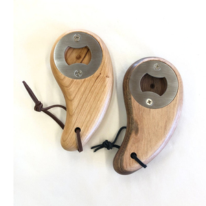 Juego de 3 abridores de botellas artesanales de madera con inserciones metálicas, perfectos para bares, cocinas, fiestas y bodas. - Product Image 6