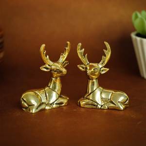 Ensemble de figurines de cerfs en laiton, faites à la main, design animal traditionnel pour la décoration de table et de salon, 2 pièces - Product Image 1