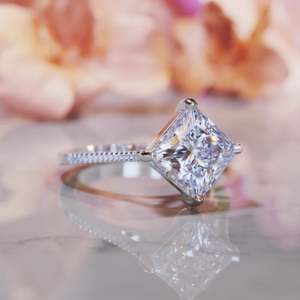 Anillo de Compromiso de Plata de Ley 925 con Corte Princesa y Moissanita, Anillo de Piedras Preciosas de Lujo Chapado en Oro para Aniversario de Bodas - Product Image 2