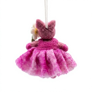 Ornement de Noël en feutre de laine en forme de cochon, jupe rose, fleur, fait main, écologique, animal de dessin animé, à suspendre au mur ou à poser sur table, petit modèle - Product Image 4