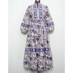 Vestido Maxi de Algodón Suave con Estampado Floral, Cuello en V, Manga Larga, con Cinturón, Ideal para Vacaciones - Product Image 3