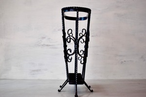 ที่เก็บร่มโลหะสีดำดีไซน์ทันสมัยสำหรับโรงแรม สำนักงาน ร้านกาแฟ และพื้นที่ค้าปลีก โซลูชั่นทางเข้าที่ใช้งานได้จริงและมีสไตล์ - Product Image 4