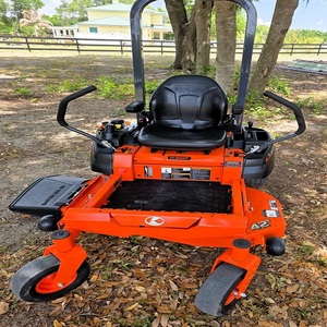 เครื่องตัดหญ้าแบบ Zero Turn รุ่น Kubota Z231 ประสิทธิภาพสูง พร้อมแท่นตัดขนาด 42 นิ้ว และเครื่องยนต์ทรงพลัง ออกแบบมาเพื่อการดูแลรักษาสนามหญ้าอย่างรวดเร็ว - Product Image 1