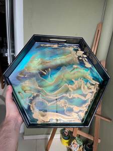 Bandeja de Servir de Madera Hecha a Mano con Resina Epoxi y Patrón de Humo Dorado - Product Image 6