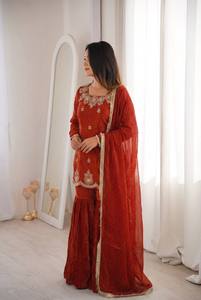 Robe Anarkali traditionnelle indienne et pakistanaise pour femmes, longue jusqu'au sol, brodée avec des détails dorés, tenue de mariage - Product Image 6