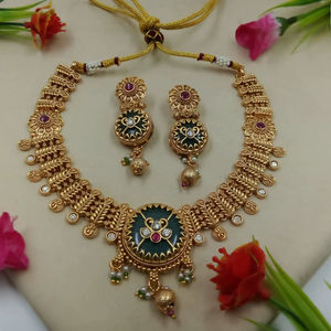 Parure de bijoux ethniques indiens traditionnels plaqués or pour femme, en laiton avec pierres et travail Meenakari, idéale pour mariages, anniversaires et cadeaux de fête - Product Image 1