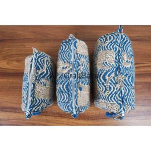 Ensemble de trousses de voyage durables en coton à motif pompon avec fermeture éclair - Écologiques, réutilisables, petite taille, pour rangement de maquillage - Product Image 1