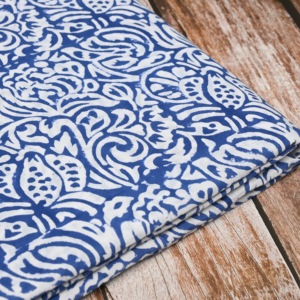 Tela de Algodón Orgánica al por Mayor, de Peso Medio, Azul Índigo y Blanco, Estampada a Mano con Bloques, Textil Floral Tradicional para Kurtis y Vestidos - Product Image 2