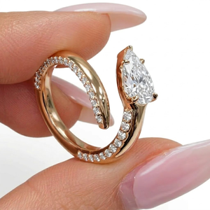 Anillo de compromiso de oro amarillo con diamante talla pera de 1.5 ct, diamante cultivado en laboratorio, oro puro de 14K/18K, diseño único de serpiente envolvente, anillo abierto tipo bypass - Product Image 1