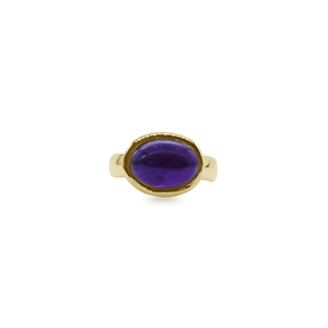 Anillo con Cabujón Ovalado de Amatista y Engaste de Bisel en Latón Chapado en Oro - Product Image 1