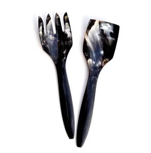 Juego de 2 servidores de ensalada de cuerno de moda, cucharas de cuerno hechas a mano con cuerno natural de búfalo a un precio asequible - Product Image 1