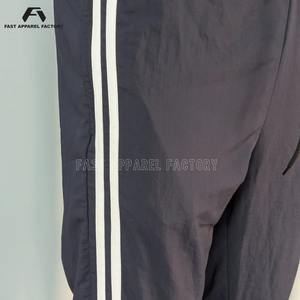 Pantalon noir pour homme en tissu de coton de qualité supérieure, confortable, respirant, durable, parfait pour les occasions décontractées, le bureau et l'usage quotidien. - Product Image 5