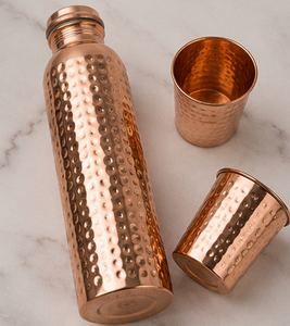 Ensemble Tamra Wellness Trio : Bouteille et tasses en cuivre artisanal à surface texturée, design minimaliste, matériau en cuivre pur, couvercle anti-fuite - Product Image 6