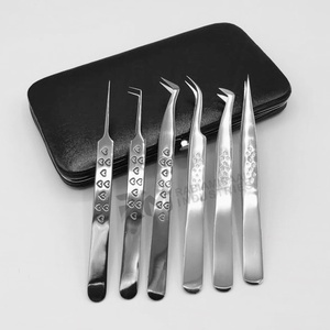Pince à cils RMI Heart Design Grip en acier inoxydable argenté, 6 embouts différents et étui magnétique, ensemble de pinces - Product Image 2