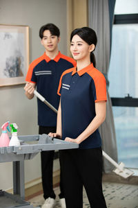 Uniforme pour le personnel d'entretien hôtelier, 100% coton, unisexe, printemps-été, manches courtes, tenue de travail pour les nettoyeurs, service professionnel pour les complexes hôteliers - Product Image 4