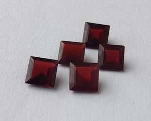 พลอยโกเมนสีแดงธรรมชาติทรงสี่เหลี่ยมเจียระไนแบบเหลี่ยมเพชรพลอย ขนาดมาตรฐานสำหรับทำเครื่องประดับ - Product Image 5