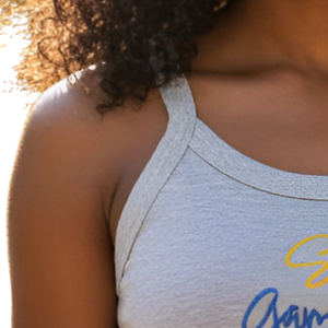 เสื้อกล้ามครอป Sigma Gamma Rho สีเทา เสื้อออกกำลังกายแขนกุดสำหรับผู้หญิง เสื้อผ้าลำลองสำหรับชมรมนักศึกษา เสื้อฟิตเนสลายตัวอักษรกรีกแบบสั่งทำ - Product Image 3