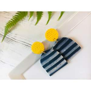 Handmade Designer <b>Resin</b> <b>Earrings</b> Luxury Finish Artistic Craftsmanship Modern Fashion Styling Durable Crystal Fashion Accessories - Product Image 3