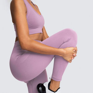 Ensemble de yoga pour femmes de qualité supérieure avec logo personnalisé, vêtements de sport pour femmes, tenue de sport active, tenue de course à pied, ensemble de yoga sans couture - Product Image 3