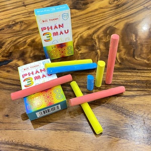 Craie scolaire sans poussière et non toxique avec boîte d'emballage pour tableau noir - Product Image 1