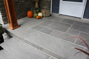 Galets de pierre naturelle Grocon – Grès gris Kandla pour allées, chemins et aménagements extérieurs - Product Image 2