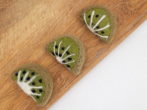 Rodajas de kiwi de fieltro de lana, frutas fieltreadas para la educación infantil, juego de frutas: hechas a mano con lana natural y comercio justo. - Product Image 6