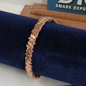 Brazalete Magnético de Cobre Puro Hecho a Mano, con Tapas de Cobre, Acabado Antiguo/Pulido, Ligero y Ajustable, Unisex, Grabado - Product Image 2