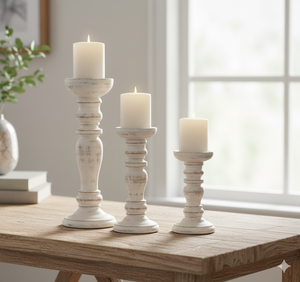Juego de 3 Portavelas de Madera Blanca Envejecida Estilo Shabby Chic, Candelabros de Pilar con Acabado Desgastado, Decoración para Mesa de Boda o Hogar - Product Image 1
