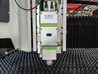 Harga Mesin Pemotong Laser Serat CNC Mesin Pemotong Logam Laser Mesin Pemotong Laser Dengan Konveyor