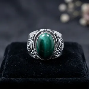 Anillo de Malaquita Natural en Plata de Ley 925, Hecho a Mano, con Gema Verde, Estilo Vintage Boho, Diseño Elegante, Venta al Por Mayor - Product Image 4