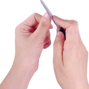 Mini Lima de Uñas Doble Compacta de Acero Inoxidable para Viajes, Diseño Ergonómico para un Agarre Cómodo - Product Image 6