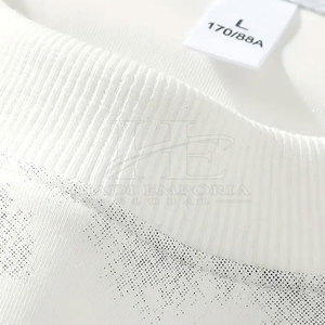 Sweat-shirt pour homme en coton mélangé avec impression personnalisée et coupe ample, idéal pour les tenues streetwear tendance. - Product Image 3