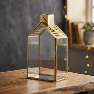 Lanterne en laiton au design artisanal, porte-bougie en forme de maison, panneau en verre laiton, décoration d'intérieur, design métallique durable - Product Image 1