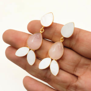 ต่างหูทรงหยดน้ำดีไซน์พิเศษ – โรสควอตซ์และมุกประดับด้วยทองคำ 18k - ของขวัญสำหรับเธอ - Product Image 2