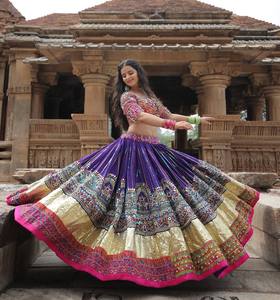 Vestido Lehenga Choli Dupatta para Mujer de NiMa Creations, Estampado Digital, Reversible, Mezcla de Seda, Tradicional, Largo hasta el Suelo, para Fiestas y Bodas - Product Image 2