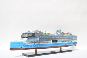 Sortie 2025 |   Modèle de bateau de croisière de luxe STAR OF THE SEAS |   Décoration tendance Oceanliner - Product Image 3