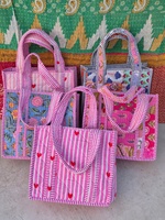 Sac fourre-tout de voyage matelassé à la main, multi-patchwork, le plus vendu, magnifique sac de shopping pour femme en tissu de coton fait main Kantha avec fermeture éclair pour la plage