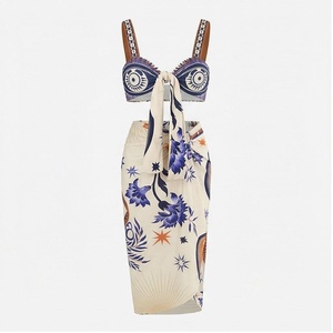 Ensemble de maillot de bain 2 pièces pour femme, imprimé floral, haut bandeau avec jupe, design torsadé, tissu extensible, imprimé numérique, vêtements de plage - Product Image 1