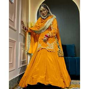 ชุดงานแต่งงานสวยงาม เสื้อเลเฮนกาพร้อมผ้าคลุมไหล่แฟนซี - Product Image 1