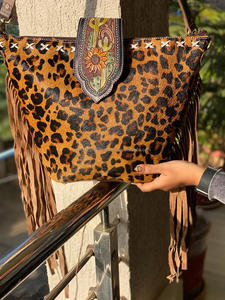Nuevo pelo en bolso de cuero de vaca metálico colección elegante tallado a mano cuero estampado de animales flecos Bolsos De Mujer - Product Image 2