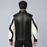Blouson Bomber Varsity en Cuir Texturé Croco Noir pour Homme avec Manches Contrastantes Blanches, Col et Poignets Côtelés, Poches Latérales – Streetwear Premium